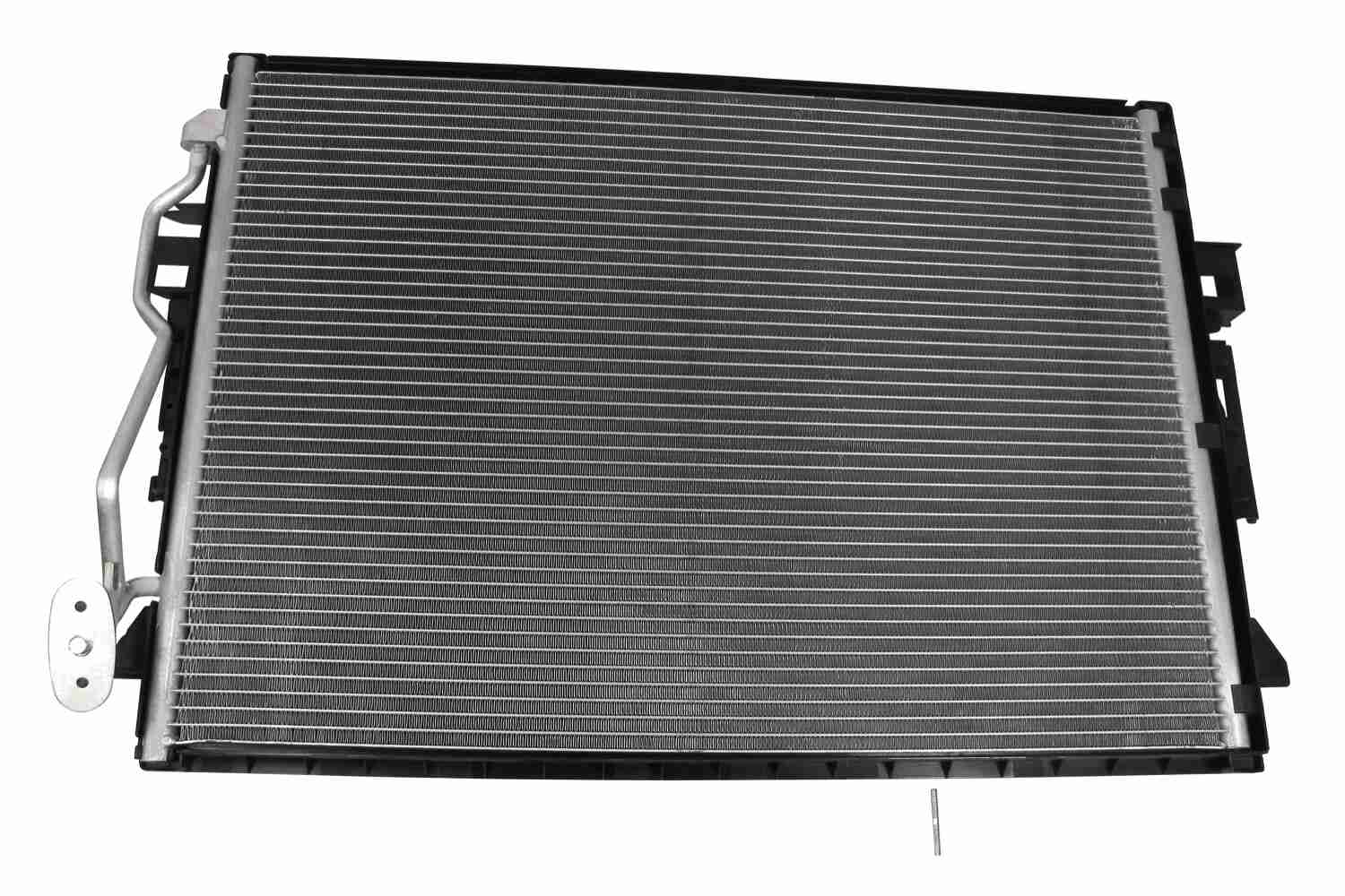 Condensator, climatizare V30-62-1049 VEMO
