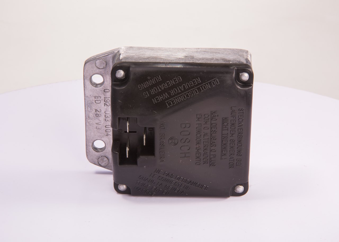 Regulator, alternator 0 192 033 004 BOSCH